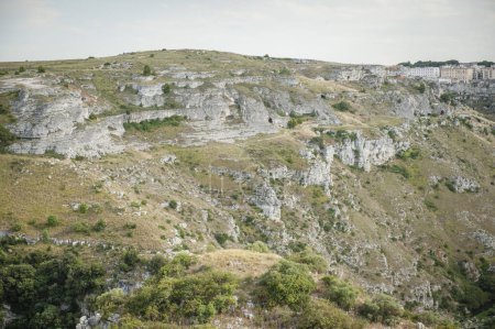 Foto de Vista de la tarde de la murgia de Matera desde las cuevas - Imagen libre de derechos