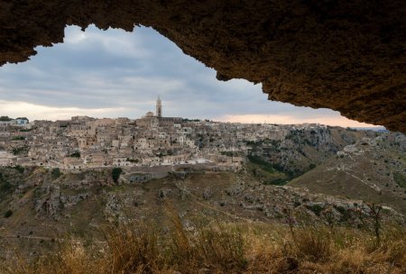 Foto de Vista de la tarde de Matera desde las cuevas - Imagen libre de derechos