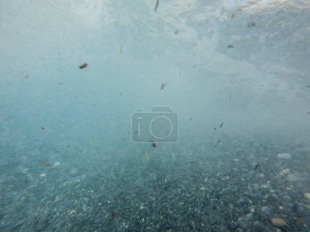 Foto de Mar agitado visto desde debajo del agua - Imagen libre de derechos