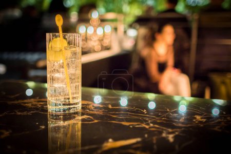 Foto de Algo de beber en los clubes nocturnos, bares estilo de vida pubs restaurantes - Imagen libre de derechos