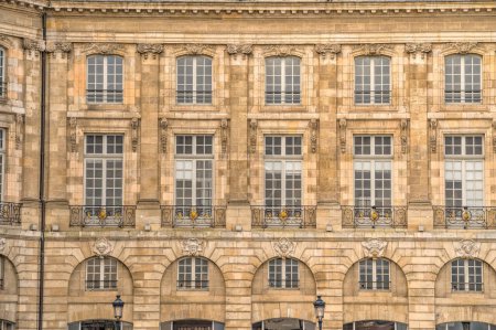 Téléchargez les photos : Bordeaux, France - Décembre 2022 : Centre-ville historique en hiver, HDR Image - en image libre de droit