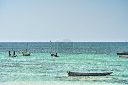 Téléchargez les photos : Nungwi, Zanzibar, Tanzanie - Janvier 2023 : Plage pittoresque par temps ensoleillé - en image libre de droit