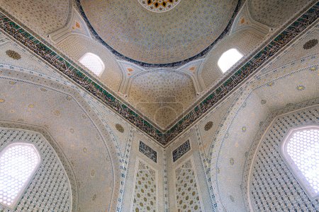 Téléchargez les photos : Samarkand, Ouzbékistan - Novembre 2022 : Vue sur les monuments historiques en automne - en image libre de droit