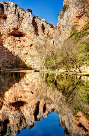 Foto de Vista panorámica del Parque Natural del Monasterio de Piedra, España - Imagen libre de derechos