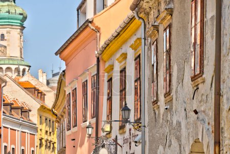 Foto de Sopron, Hungría - Marzo 2023: Centro histórico de la ciudad con clima soleado, HDR Imagen - Imagen libre de derechos