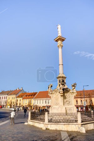 Téléchargez les photos : Sopron, Hongrie - Mars 2023 : Centre-ville historique par temps ensoleillé, HDR Image - en image libre de droit