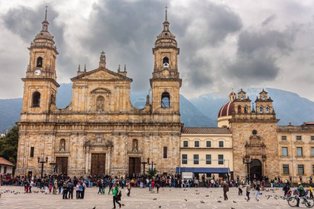 Téléchargez les photos : Bogota, Colombie - 1 juin 2019 : Centre-ville historique par temps nuageux - en image libre de droit