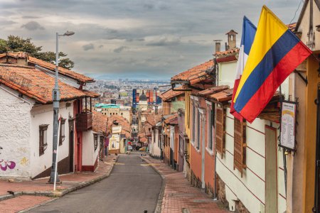 Téléchargez les photos : Bogota, Colombie - 1 juin 2019 : Centre-ville historique par temps nuageux - en image libre de droit
