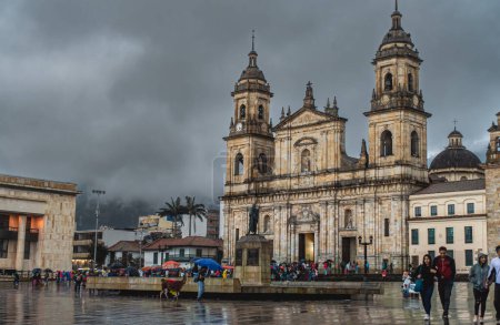 Foto de Bogotá, Colombia - 1 de junio de 2019: Centro histórico de la ciudad con clima nublado - Imagen libre de derechos