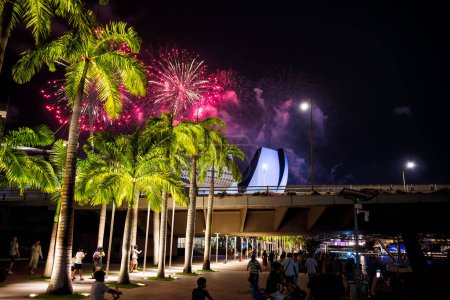Foto de Singapur, Singapur - 7 de julio de 2023: Hermosa vista de los monumentos de la ciudad en la noche. - Imagen libre de derechos