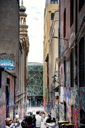 Téléchargez les photos : Melbourne, Australie - 1 Août, 2023 : Centre-ville historique par temps nuageux, image HDR - en image libre de droit