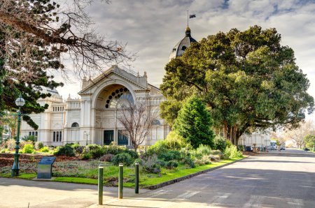 Foto de Melbourne, Australia - 1 Agosto, 2023: Centro histórico de la ciudad con clima nublado, HDR image - Imagen libre de derechos