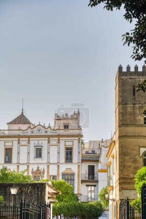 Téléchargez les photos : Séville, Espagne - 1 juin 2023 : belle vue sur le centre-ville historique en été, HDR Image - en image libre de droit