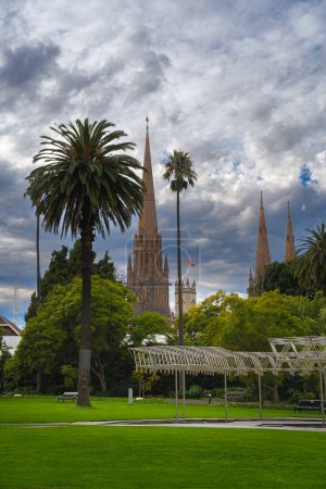 Foto de Melbourne, Australia - 20 de julio de 2023: Centro histórico de la ciudad con clima nublado, HDR Imagen - Imagen libre de derechos