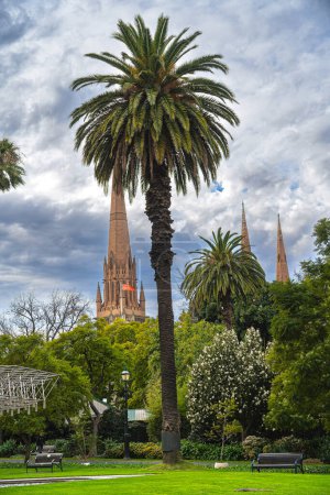 Téléchargez les photos : Melbourne, Australie - 20 juillet 2023 : Centre-ville historique par temps nuageux, HDR Image - en image libre de droit