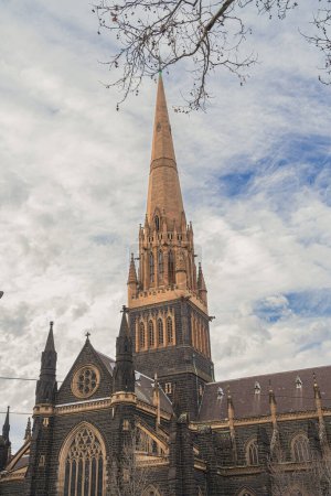 Téléchargez les photos : Melbourne, Australie - 20 juillet 2023 : Centre-ville historique par temps nuageux, HDR Image - en image libre de droit