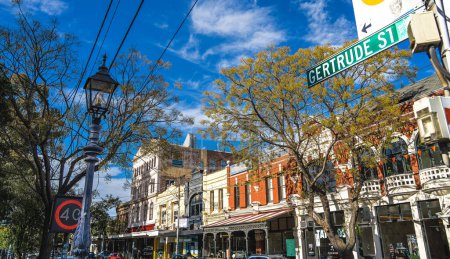 Téléchargez les photos : Melbourne, Australie - 1 Août 2023 : Fitzroy District par temps ensoleillé - en image libre de droit