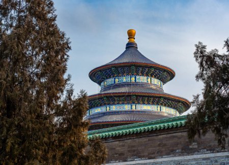 Foto de Beijing, China - 1 de febrero de 2019: Hermosa vista del Templo del Cielo en tiempo soleado, HDR Image - Imagen libre de derechos