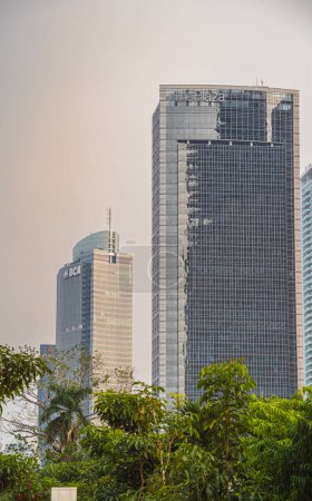 Foto de Yakarta, Indonesia - 1 de julio de 2023: Monumentos del centro de la ciudad en clima nublado, HDR Imagen - Imagen libre de derechos