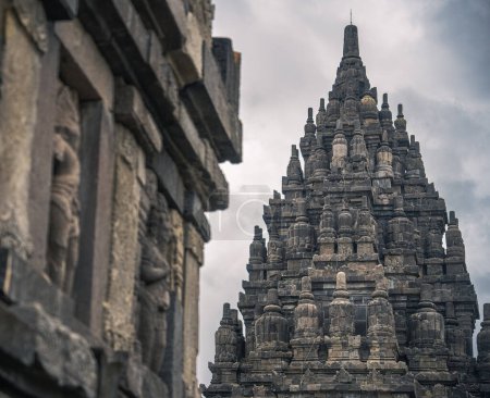 Foto de Antiguo templo de Prambanan en Java, Indonesia, imagen HDR - Imagen libre de derechos