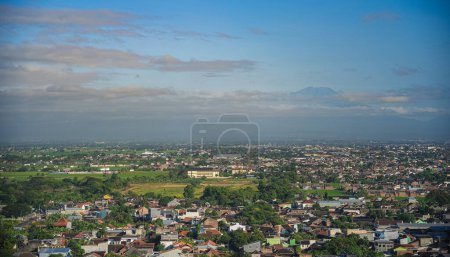 Foto de Vista aérea de la ciudad de Surakarta en Java, Indonesia - Imagen libre de derechos