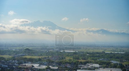Foto de Vista aérea de la ciudad de Surakarta en Java, Indonesia - Imagen libre de derechos
