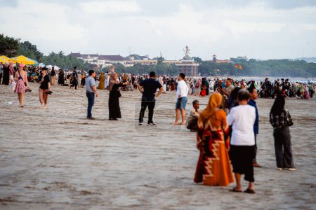 Téléchargez les photos : Kuta, Indonésie - 1er juillet 2023 : Balinese Beach at dusk, HDR Image - en image libre de droit