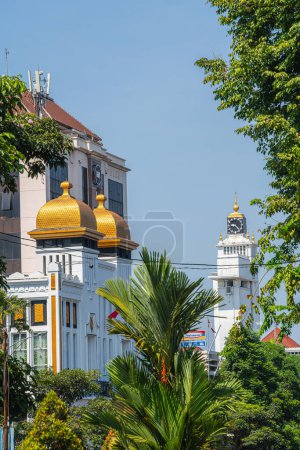 Téléchargez les photos : Surabaya, Indonésie - 1 juillet 2023 : Centre-ville historique par beau temps - en image libre de droit