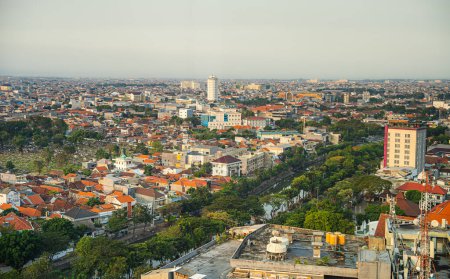 Foto de Surabaya, Indonesia - 1 de julio de 2023: Centro histórico de la ciudad con clima soleado - Imagen libre de derechos