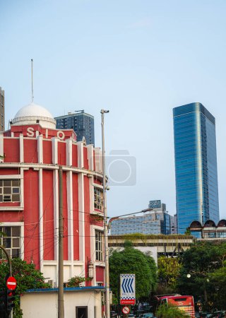 Foto de Surabaya, Indonesia - 1 de julio de 2023: Centro histórico de la ciudad con clima soleado - Imagen libre de derechos