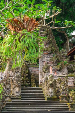 Foto de Ubud, Bali, Indonesia - 1 de julio de 2023: Monumentos históricos en clima nublado, HDR Imagen - Imagen libre de derechos