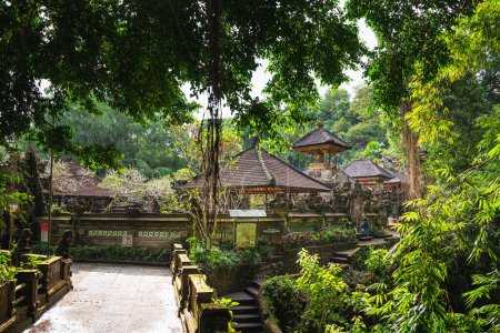 Téléchargez les photos : Ubud, Bali, Indonésie - 1er juillet 2023 : Repères historiques par temps nuageux, HDR Image - en image libre de droit