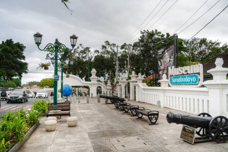 Téléchargez les photos : Yogyakarta, Indonésie - 1 juillet 2023 : Centre-ville historique par temps nuageux, HDR Image - en image libre de droit