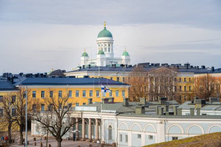 Téléchargez les photos : Helsinki, Finlande - 18 mars 2023 : Centre-ville en hiver, HDR Image - en image libre de droit