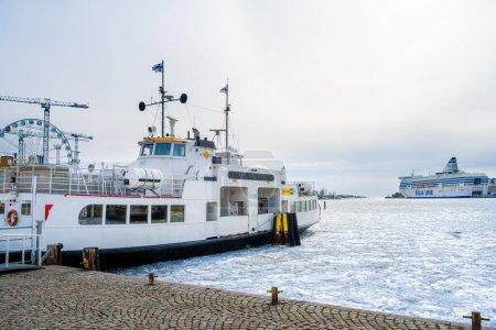 Foto de Helsinki, Finlandia - 18 de marzo de 2023: Puerto de Helsinki en invierno, HDR Image - Imagen libre de derechos