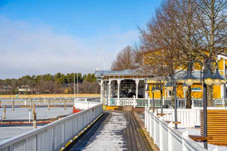 Téléchargez les photos : Naantali, Finlande - 21 mars 2023 : Village historique en hiver, HDR Image - en image libre de droit