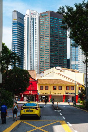 Téléchargez les photos : Singapour - 1 juillet 2023 : Singapour Centre-ville par temps ensoleillé, HDR Image - en image libre de droit