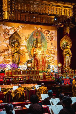 Téléchargez les photos : Singapour - 1er juillet 2023 : Temple et musée de la relique dentaire du Bouddha - en image libre de droit