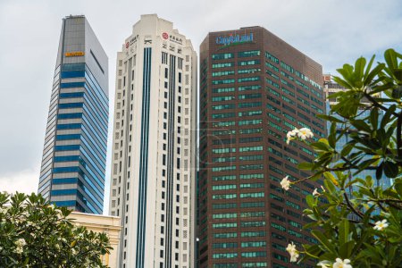 Foto de Singapur - 1 de julio de 2023: Centro de la ciudad de Singapur con clima soleado, HDR Image - Imagen libre de derechos