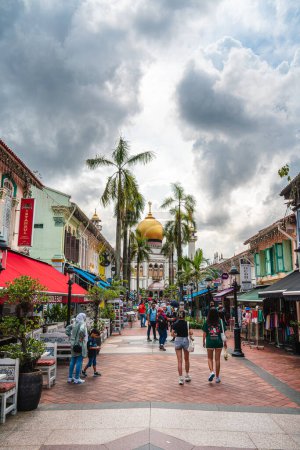 Téléchargez les photos : Singapour - 1 juillet 2023 : Kampong Glam district par temps nuageux, HDR Image - en image libre de droit