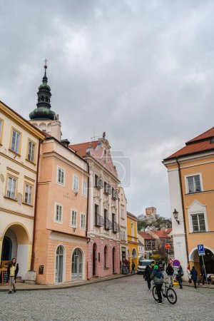 Téléchargez les photos : Mikulov, République tchèque - 1 mars 2023 : Repères historiques de la ville par temps nuageux, HDR Image - en image libre de droit