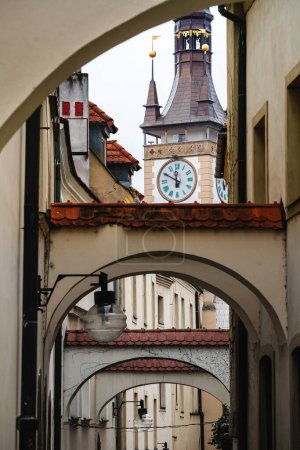 Téléchargez les photos : Olomouc, République tchèque - 1 mars 2023 : Centre-ville historique par temps nuageux, HDR Image - en image libre de droit