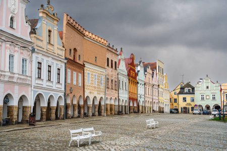 Foto de Telc, República Checa - 1 de marzo de 2023: Centro histórico de la ciudad con clima nublado, HDR Imagen - Imagen libre de derechos