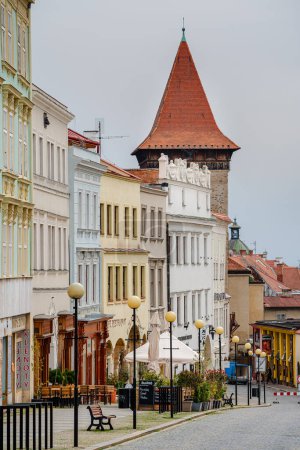 Téléchargez les photos : Znojmo, République tchèque - 1 mars 2023 : Centre-ville historique par temps nuageux - en image libre de droit