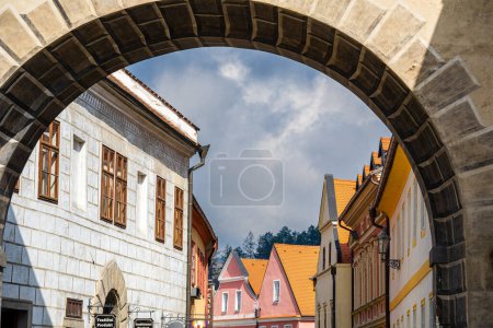 Foto de Cesky Krumlov, República Checa - 1 de marzo de 2023: Centro histórico de la ciudad con clima soleado, HDR Imagen - Imagen libre de derechos