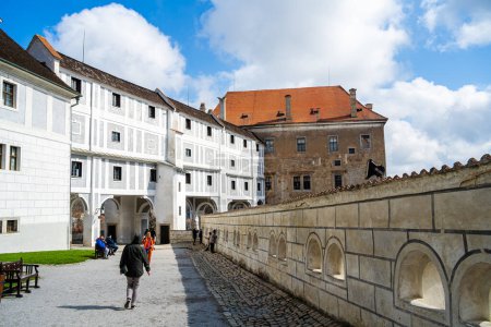 Foto de Cesky Krumlov, República Checa - 1 de marzo de 2023: Centro histórico de la ciudad con clima soleado, HDR Imagen - Imagen libre de derechos
