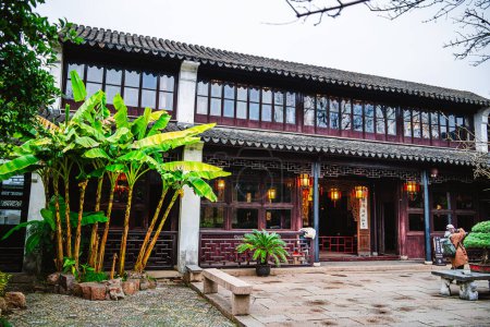 Téléchargez les photos : Suzhou, Chine - 1 décembre 2023 : Jardin de retraite du couple par temps nuageux, HDR Image - en image libre de droit