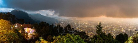 Vue sur Bogota depuis Monserrate au crépuscule, Colombie