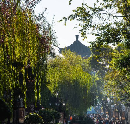 Téléchargez les photos : Dali, Chine - décembre 1, 2023 : Vieille ville par temps ensoleillé, HDR Image - en image libre de droit