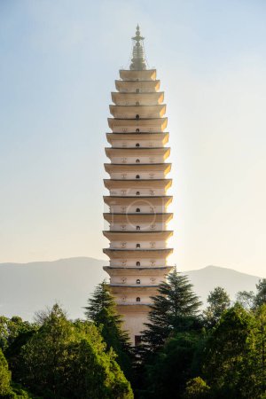Téléchargez les photos : Dali, Chine - 1er décembre 2023 : Vue du temple des Trois Pagodes à Dali, HDR Image - en image libre de droit